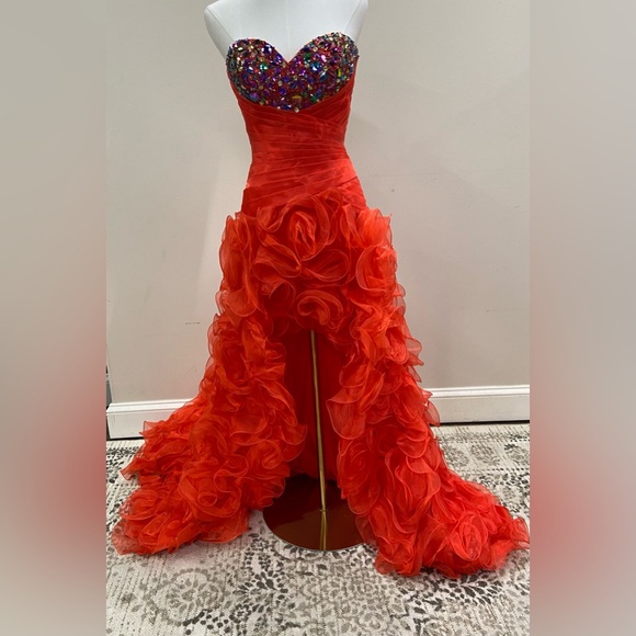 Dresses & Skirts - NWT Paris Prom Dress Size 6